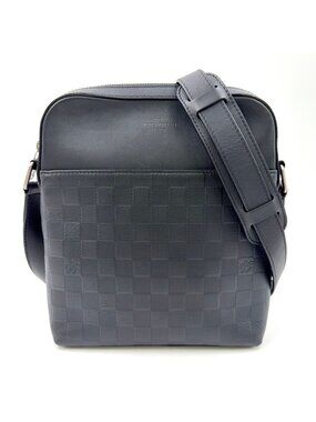 Louis Vuitton Pochette District Leather Black Shoulder Bag Silver